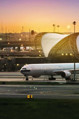 Aeropuerto de Dubai: Escombros peligrosos Aeropuerto de Dubai: Escombros peligrosos