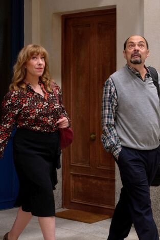 La que se avecina (T13): Ep.8 Un santo bilingüe, un topo doble y la vergüenza de los Balmaseda de Unzeta y Téllez-Girón La que se avecina (T13): Ep.8 Un santo bilingüe, un topo doble y la vergüenza de los Balmaseda de Unzeta y Téllez-Girón