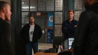 Chicago P.D. (T12): Ep.20 Hielo en la carretera Chicago P.D. (T12): Ep.20 Hielo en la carretera