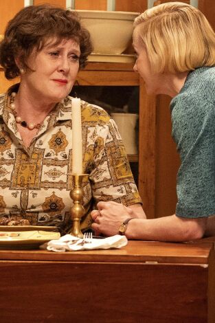 Julia (T1): Ep.2 Coq Au Vin Julia (T1): Ep.2 Coq Au Vin