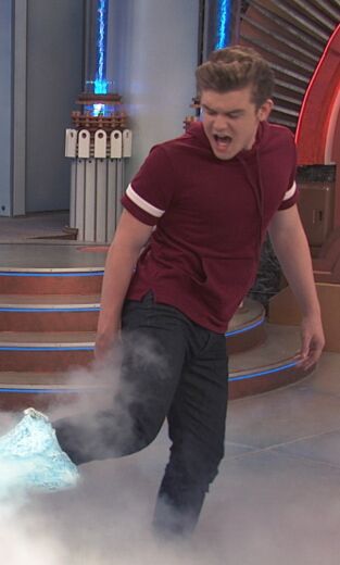Henry Danger (T5): Ep.32 La Bota de Theranos Henry Danger (T5): Ep.32 La Bota de Theranos