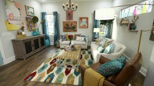 Reforma con Karen y Mina: Pequeña casa rosa en Palmer