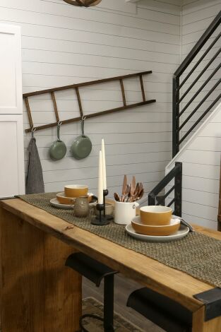 Reforma con Karen y Mina: Sorpresa de madera