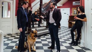 Hudson y Rex (T2): Ep.1 Desconocidos en la noche