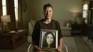 Cuerpos sin identificar: genealogía forense: Una caja de huesos