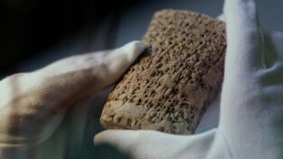 Strangest Things: El cráneo de cristal, la silla dragón, el mapa estelar asirio