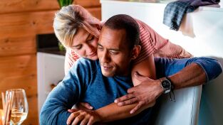 Asesinatos en la montaña (T1): Ep.4 Interés o amor