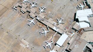 Dentro del aeropuerto de Melbourne: Bajo presión
