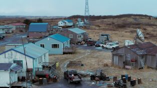 Los primeros habitantes de Alaska: Una aldea es necesaria