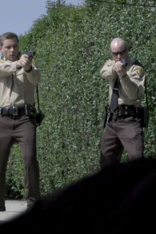 Un extraño entre nosotros (T1): Ep.1 Terror en el hogar