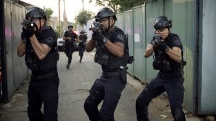 S.W.A.T.: Los hombres de Harrelson (T2): Ep.2 El bidón de gasolina