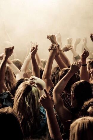 Diumenge Concert: Concert de Júlia Plans Sextet des de la Nova Jazz Cava / Concert inaugural del 44è FESTIVAL DE...