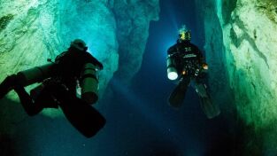 Nuestro planeta (One Strange Rock): Génesis