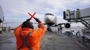 Dentro del aeropuerto de Toronto: Lucha contra la tormenta