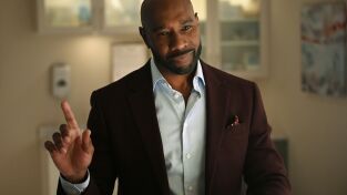 Watson (T1): Ep.2 Casaca roja