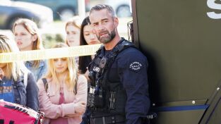 S.W.A.T.: Los hombres de Harrelson (T2): Ep.11 El instituto