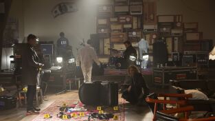 Motive (T2): Ep.8 Ángeles con caras sucias