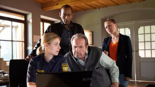 Asesinatos en la montaña (T5): Ep.4 Familias mortales