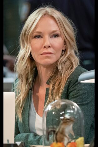 Ley y orden: unidad de víctimas especiales (T22): Ep.6 El largo brazo del testigo