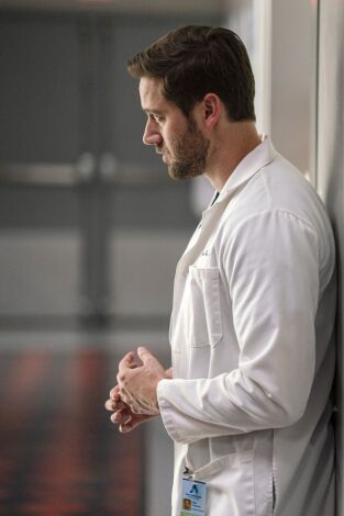 New Amsterdam (T2): Ep.11 Escondido tras mi sonrisa