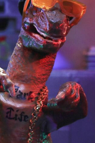 Robot Chicken (T10): Ep.12 Petless M. En: Los coches son sofás de carretera