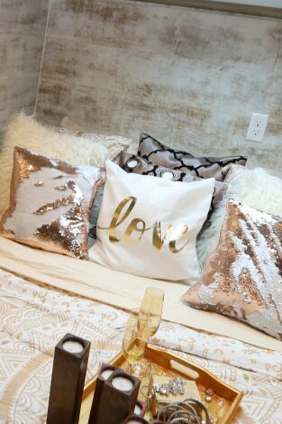 Minicasas sobre ruedas: Chica urbana busca minicasa rústica