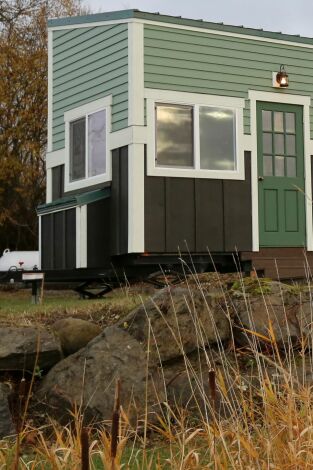 Minicasas sobre ruedas: Chica urbana busca minicasa rústica