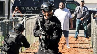 S.W.A.T.: Los hombres de Harrelson (T4): Ep.15 Los heroes del barrio