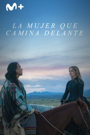 La mujer que camina delante