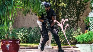 S.W.A.T.: Los hombres de Harrelson (T5): Ep.5 Ofensiva de la Costa Oeste