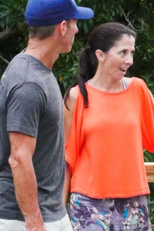 Minicasas sobre ruedas: La pequeña casa de surf de Mark y Jen