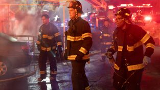 9-1-1 (T8): Ep.9 Historias lacrimógenas