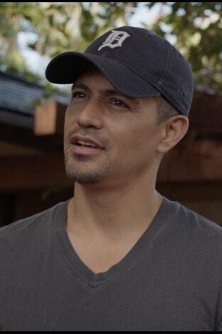 Magnum (T1): Ep.19 Sangre en el agua