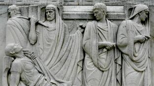 Oráculos y profecías: La influencia de Rasputín, huesos de adivinación y el hombre polilla