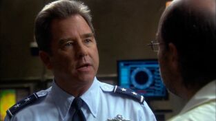Stargate Atlantis (T2): Ep.1 El Asedio (III)