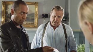 Asesinatos en la montaña (T3): Ep.2 El forastero