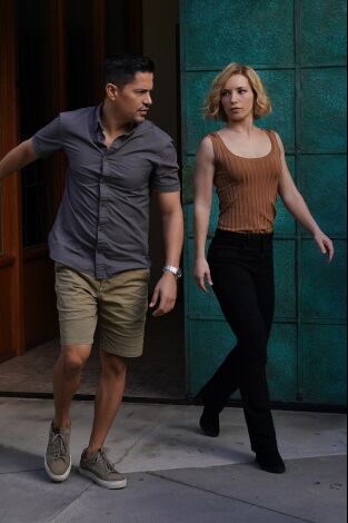 Magnum (T2): Ep.17 La noche tiene ojos