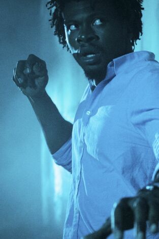 Este bosque está embrujado: Estoy viendo un hombre lobo y está tratando de matarme