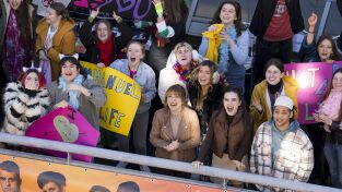 Harry Wild (T3): Ep.1 Matándome suavemente con su mala canción pop