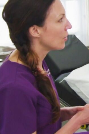 Dra. Emma: clínica dermatológica: Abi, Mitchell, Stephen, Lynn