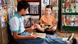 El joven Sheldon (T1): Ep.4 Un psicólogo, un cómic y una salchicha para desayunar