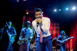 Un lugar llamado mundo: Eli Paperboy Reed, L.A. M.O.D.A. y Rebeca Jimenez