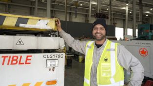 Dentro del aeropuerto de Toronto: Alerta por descargas eléctricas