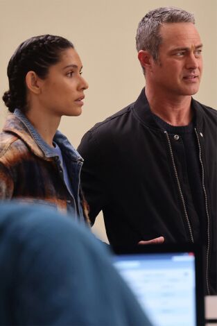 Chicago Fire (T13): Ep.20 Abrirme en canal