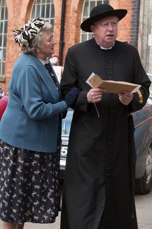 Padre Brown (T4): Ep.4 El chiflado del imperio