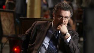 Warehouse 13 (T2): Ep.8 Mezclar con precaución